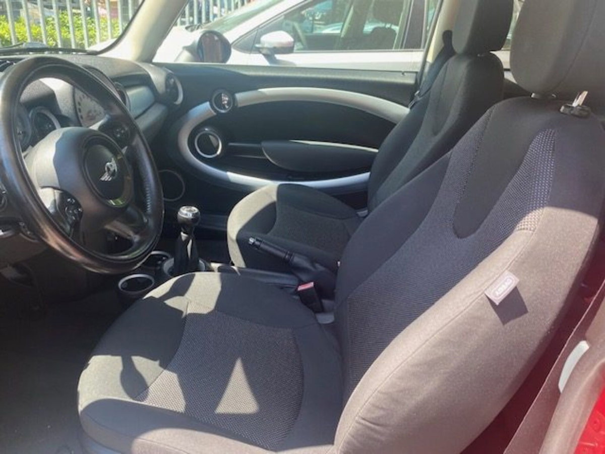 MINI Mini 1.6 16V Cooper D (4)