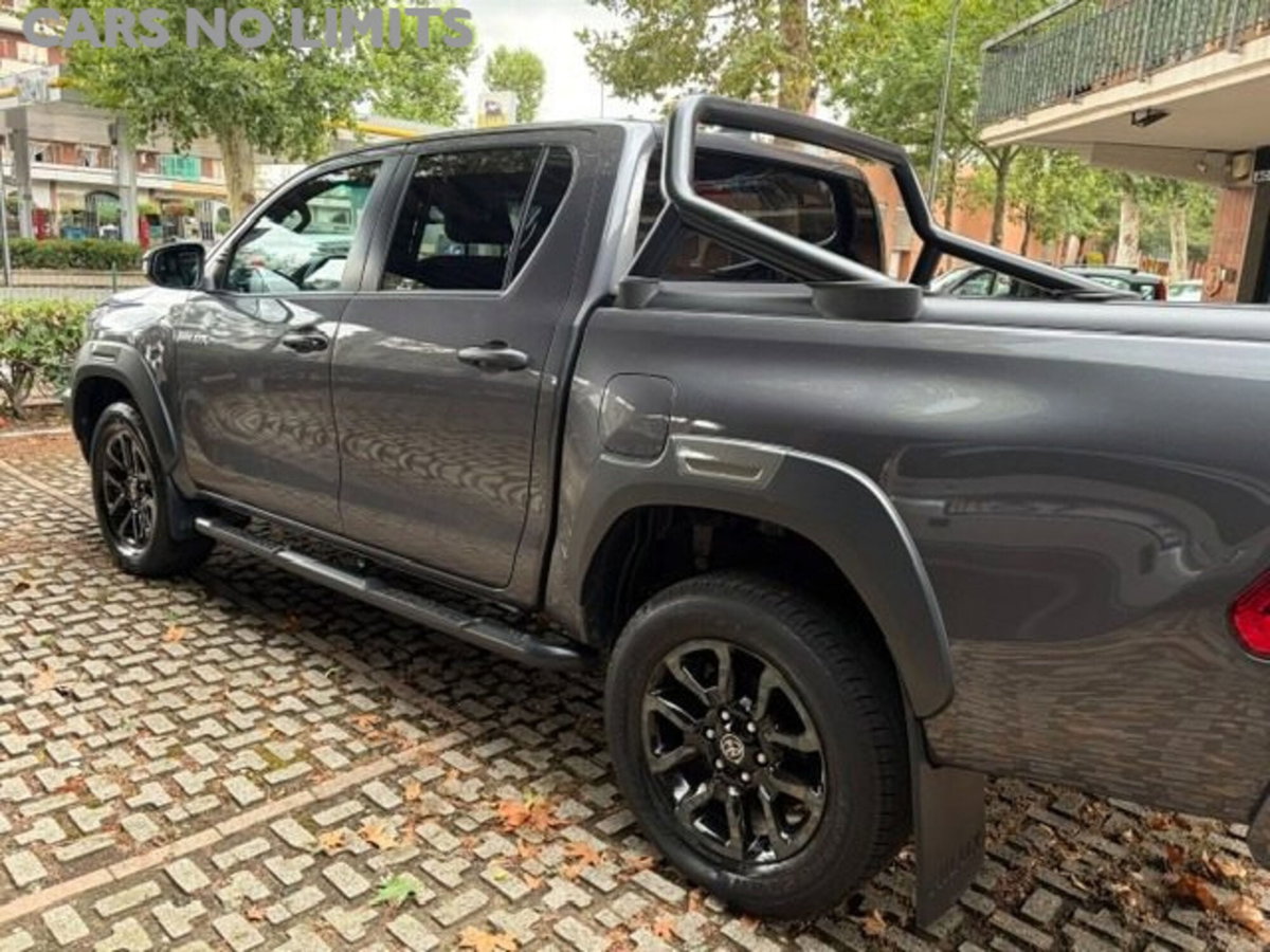 Toyota Hilux 2.8 D A/T 4WD porte Double Cab Invincible (15)
