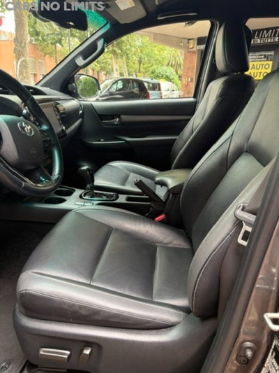 Toyota Hilux 2.8 D A/T 4WD porte Double Cab Invincible (2)