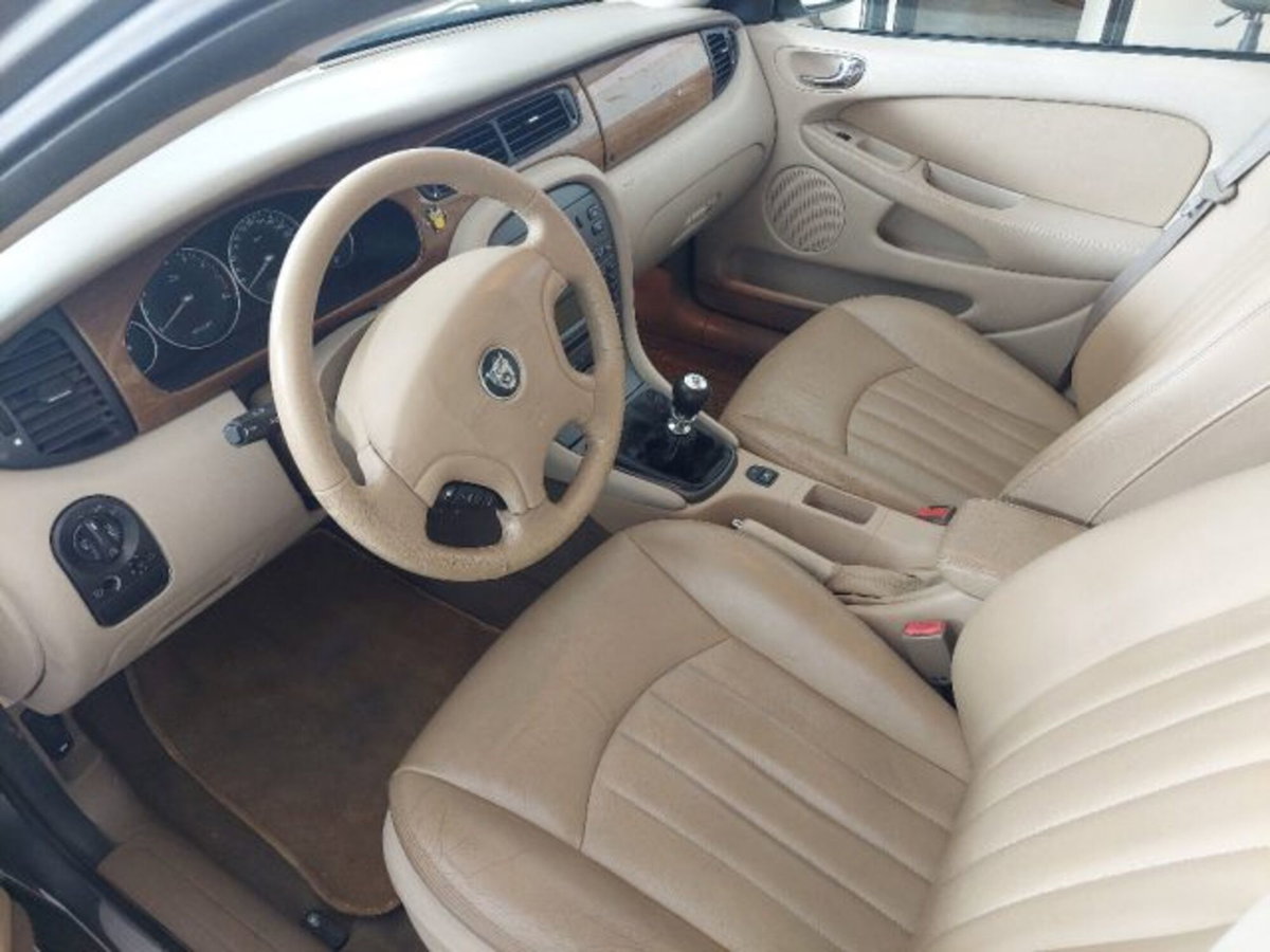 Jaguar X-Type 2 litri V6 24V cat (4)