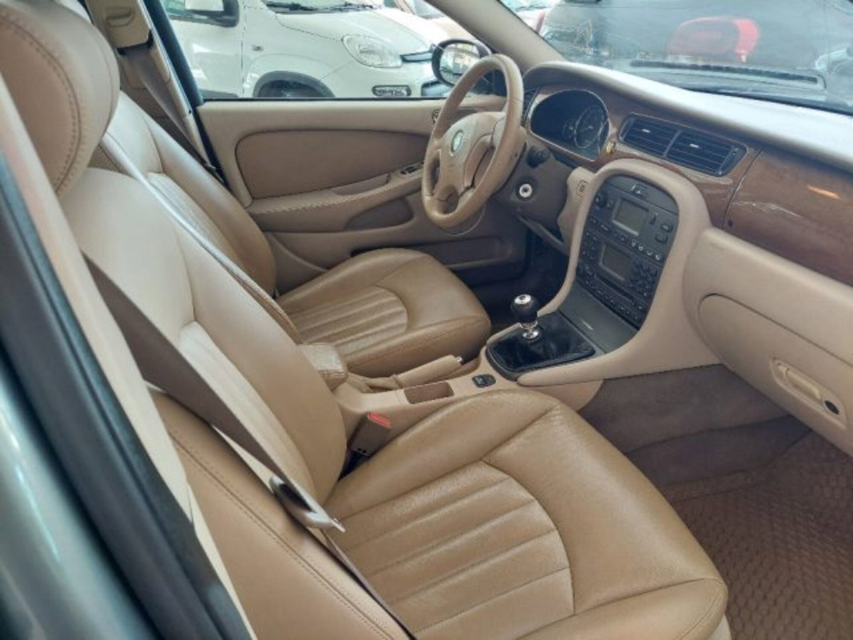 Jaguar X-Type 2 litri V6 24V cat (5)