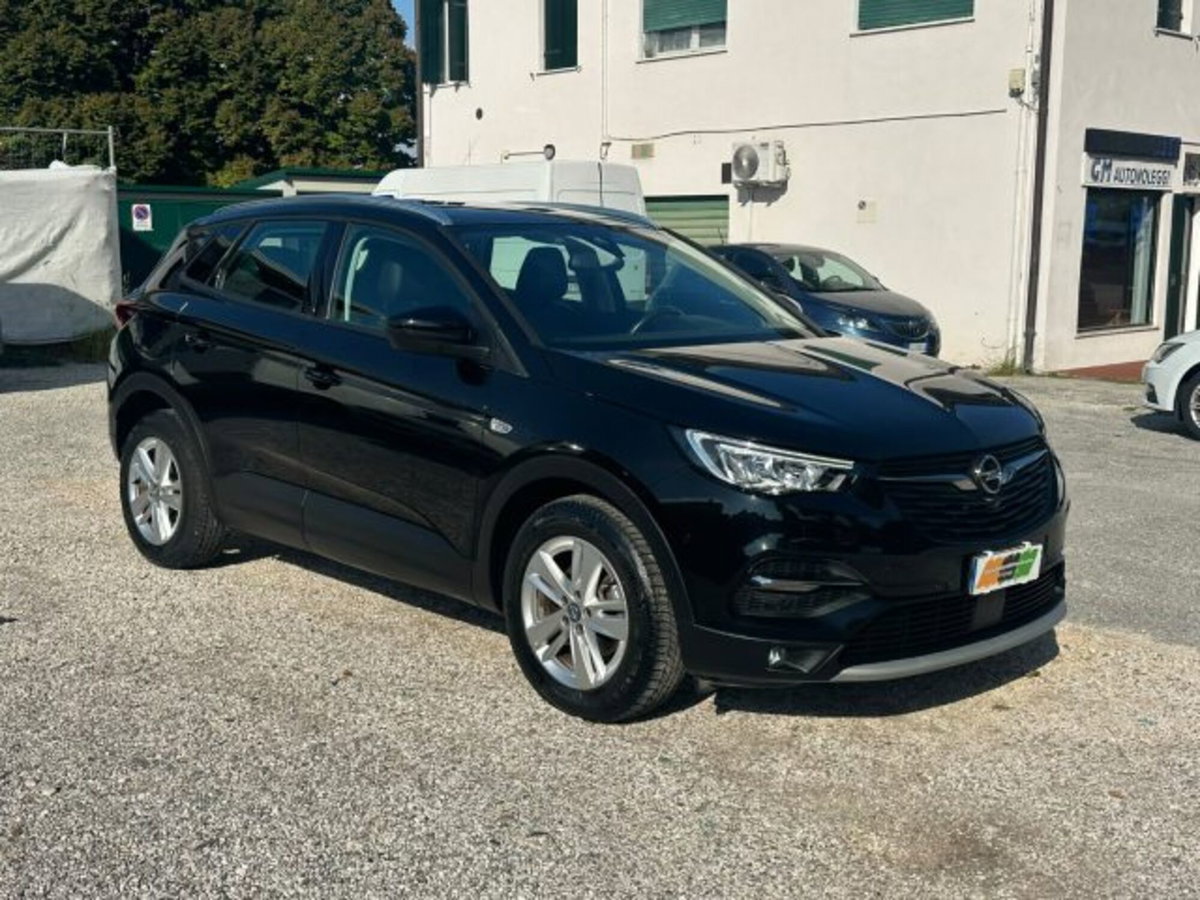 Opel Grandland 1.5 diesel Ecotec aut. Business Elegance (12)