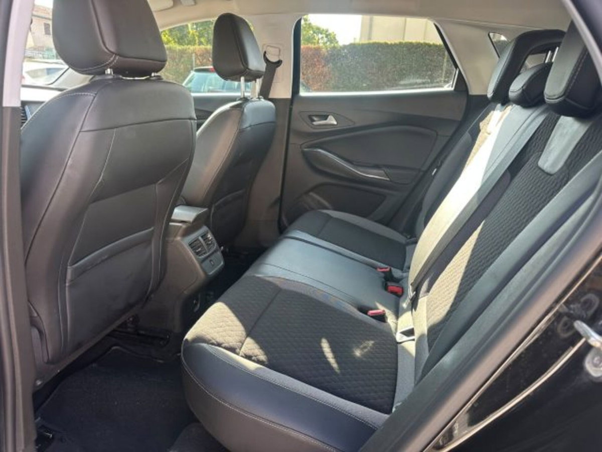 Opel Grandland 1.5 diesel Ecotec aut. Business Elegance (6)