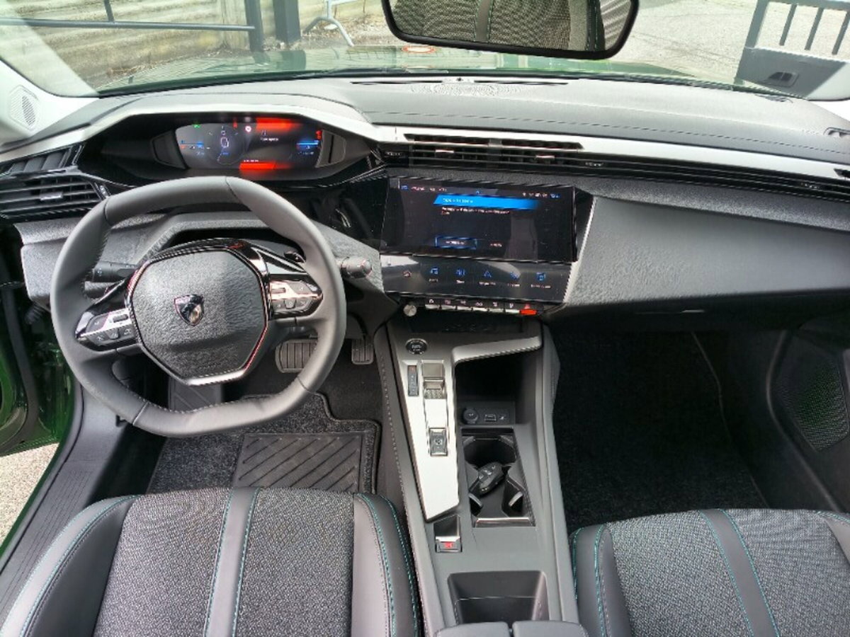 Peugeot 308 BlueHDi 130 S&S EAT8 Allure Pack (11)