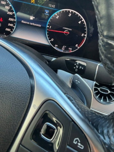 Mercedes-Benz Classe E Coupé 220 d 4Matic Premium Plus (14)