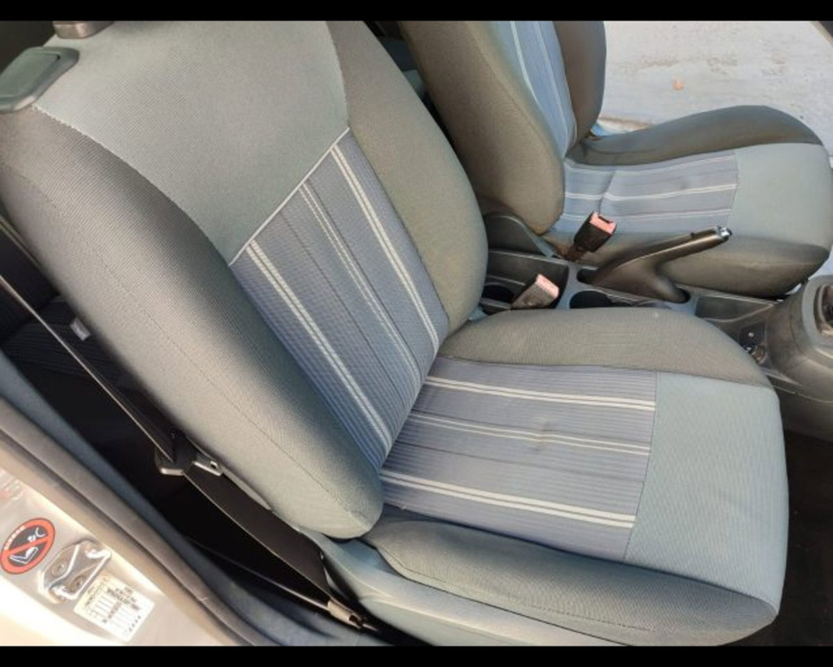 Ford Fiesta 1.4 TDCi 68CV 3 porte Titanium (10)