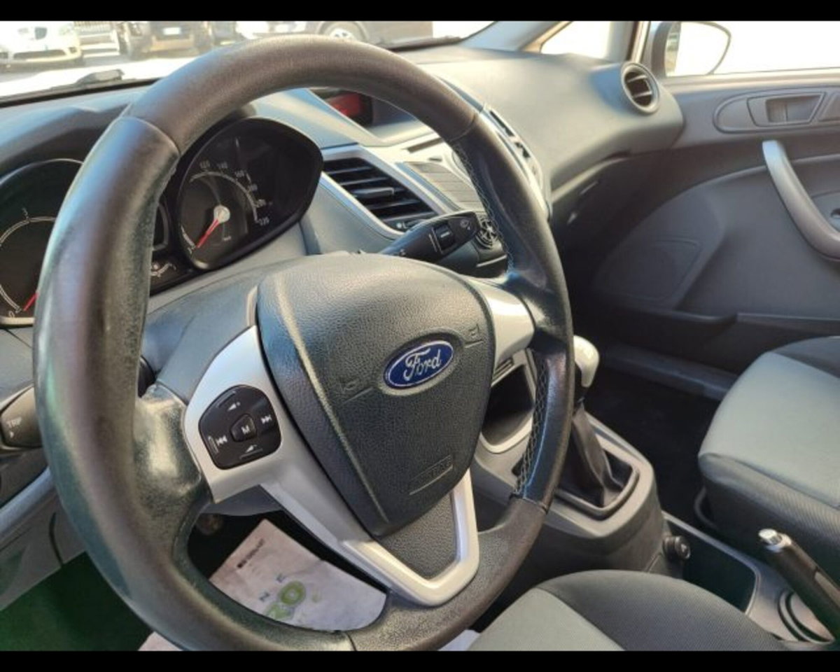Ford Fiesta 1.4 TDCi 68CV 3 porte Titanium (16)