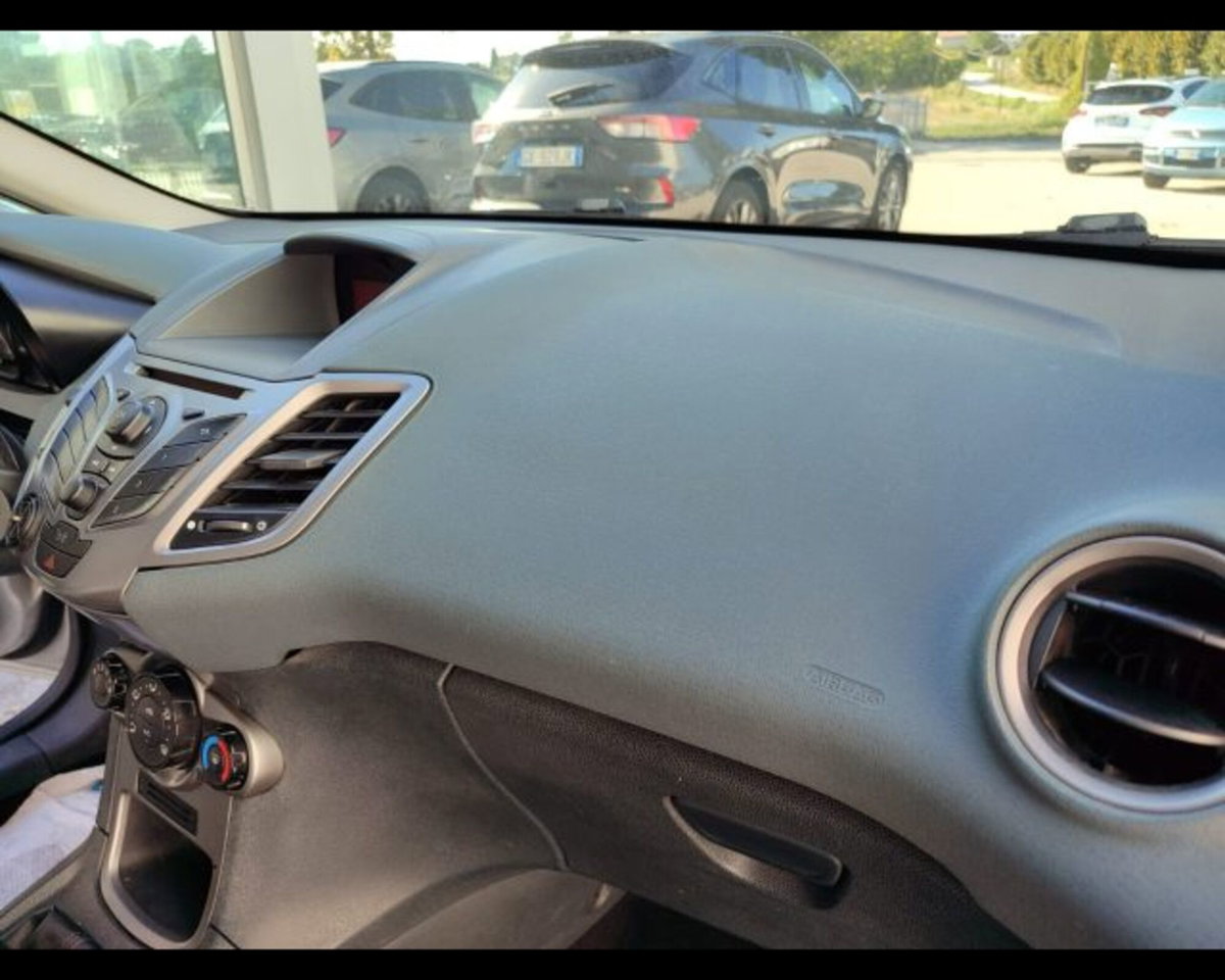 Ford Fiesta 1.4 TDCi 68CV 3 porte Titanium (5)
