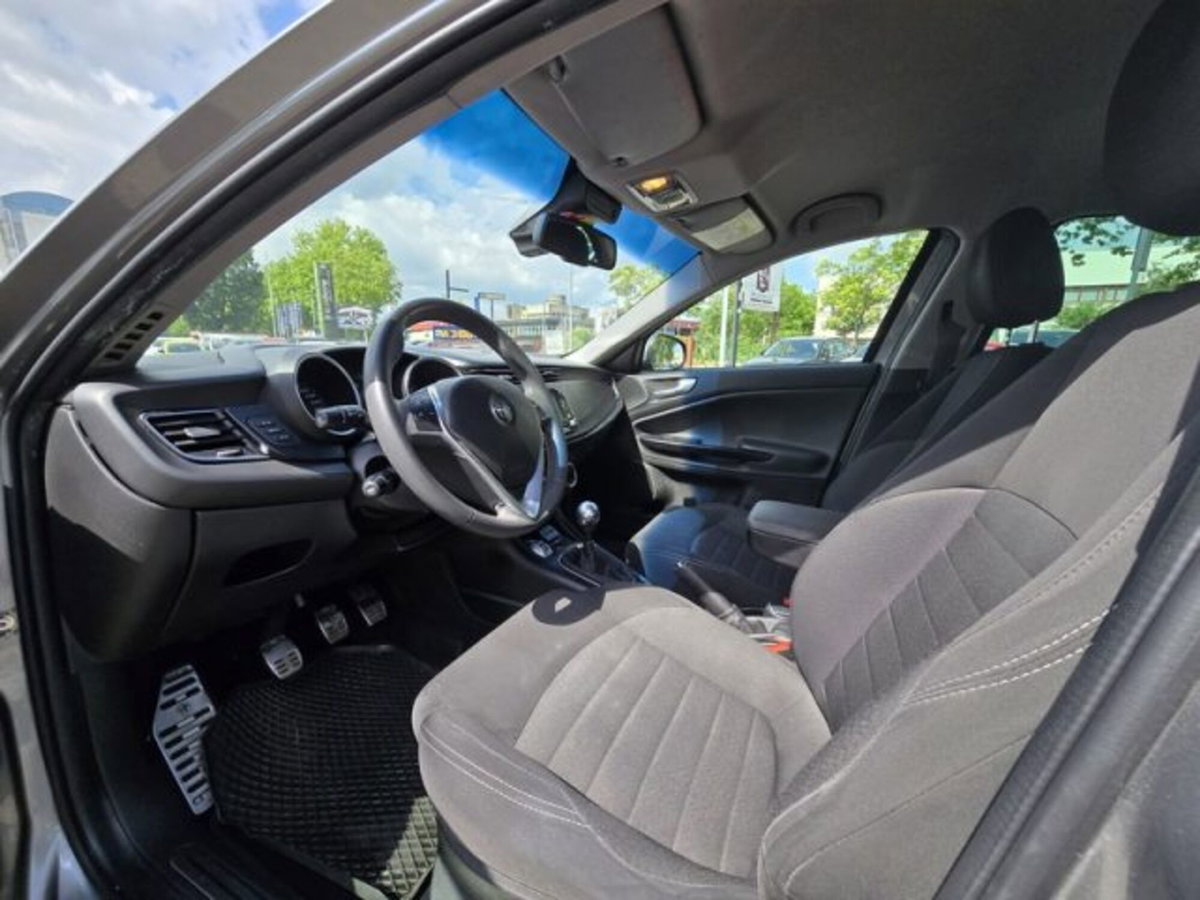 Alfa Romeo Giulietta 1.6 JTDm Giulietta 120cv (5)