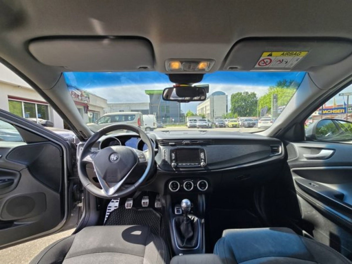 Alfa Romeo Giulietta 1.6 JTDm Giulietta 120cv (8)