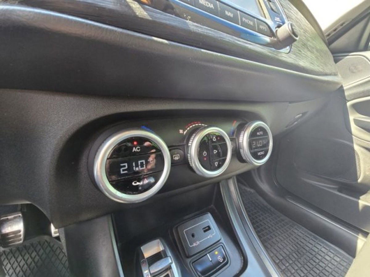 Alfa Romeo Giulietta 1.6 JTDm Giulietta 120cv (9)