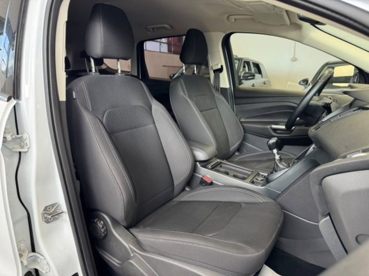 Ford Kuga 1.5 EcoBoost 120 CV 2WD (8)