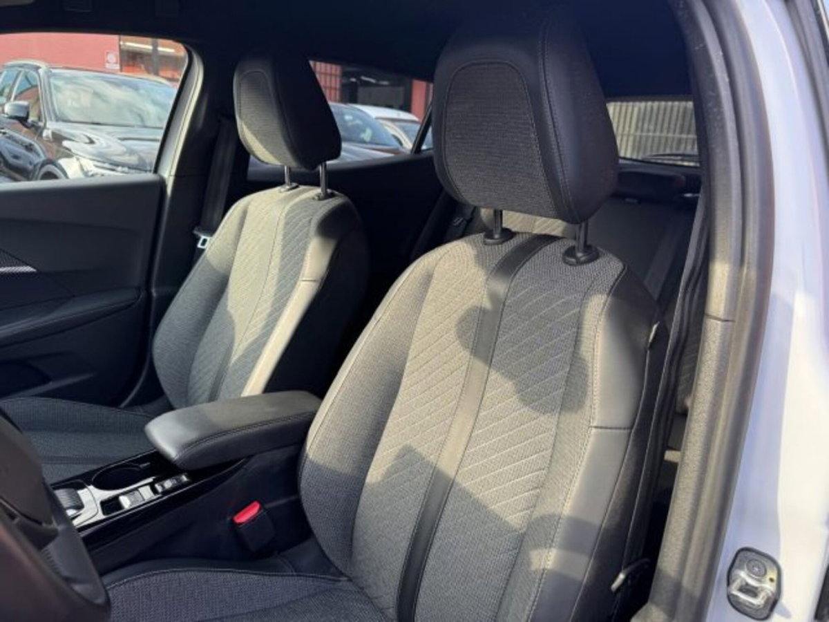 Peugeot 2008 1.2 puretech Allure s&s 130cv eat8 (11)
