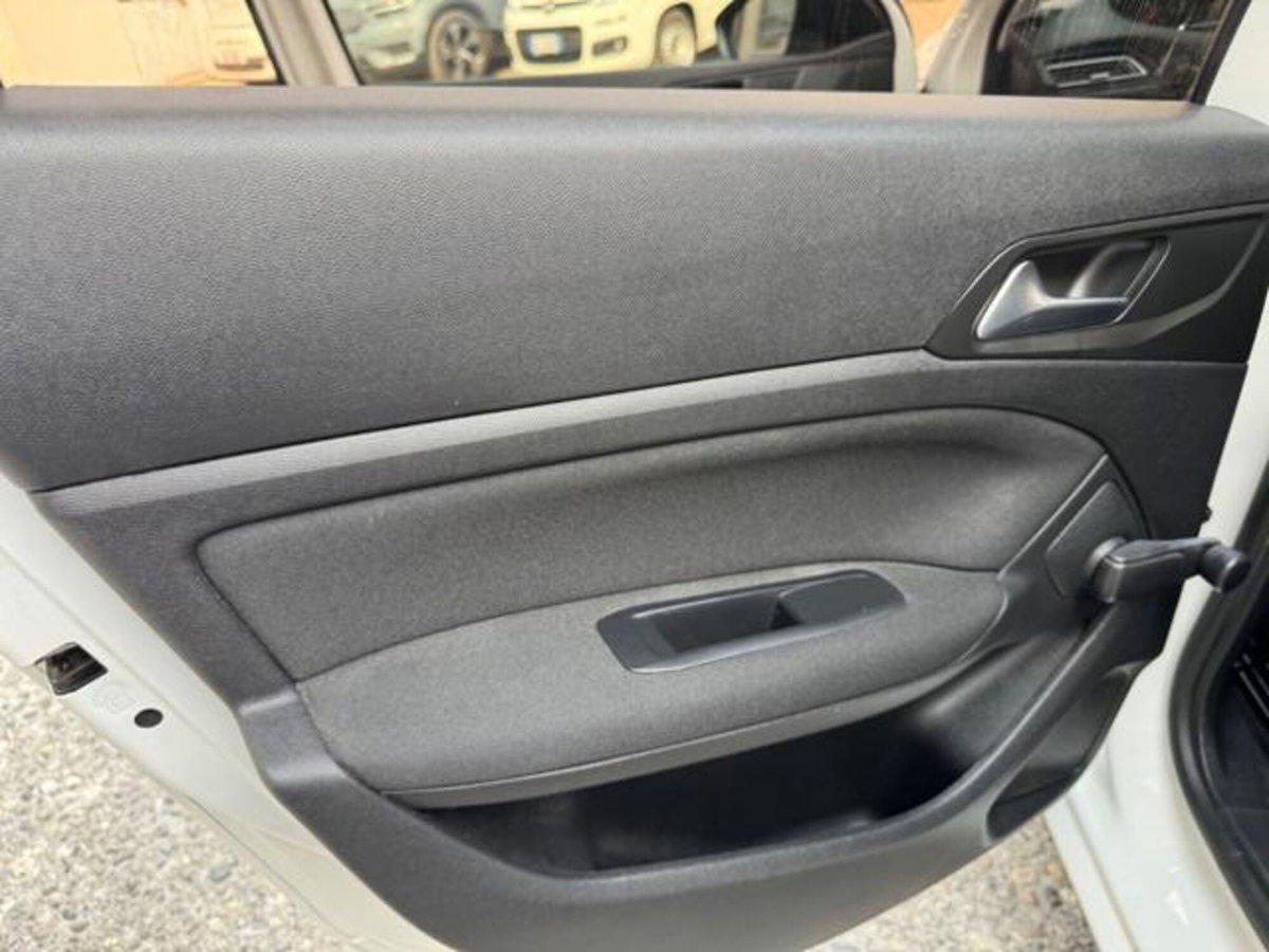 Peugeot 308 SW 1.6 HDi 92 CV Business (11)