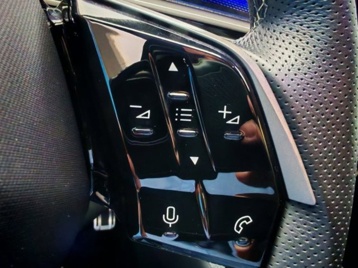 Peugeot 3008 1.2 hybrid GT Exclusive 145cv e-dcs6 (14)