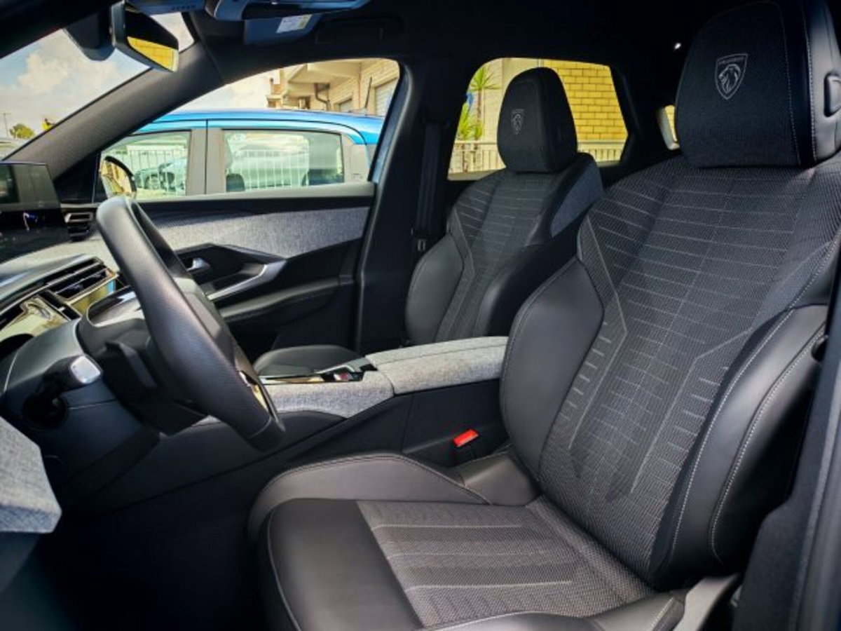 Peugeot 3008 1.2 hybrid GT Exclusive 145cv e-dcs6 (8)