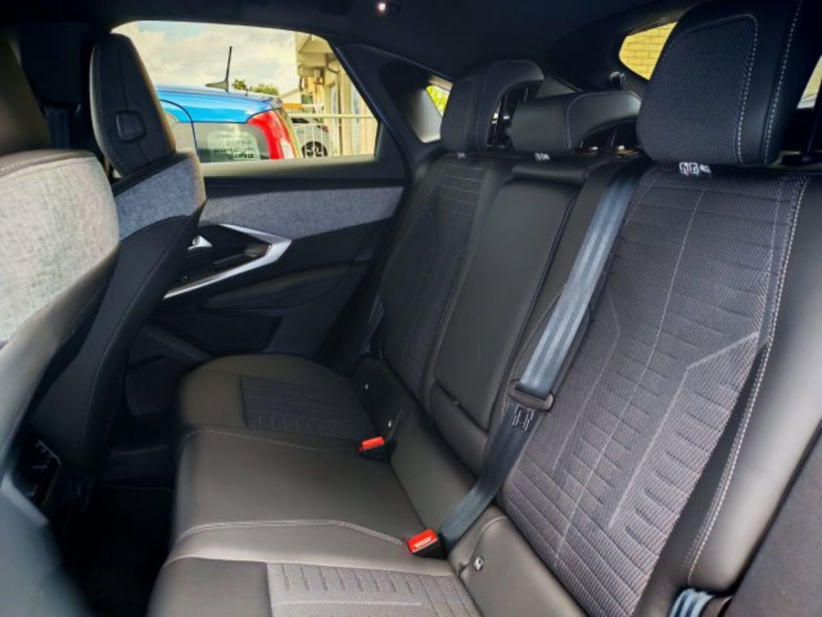 Peugeot 3008 1.2 hybrid GT Exclusive 145cv e-dcs6 (9)