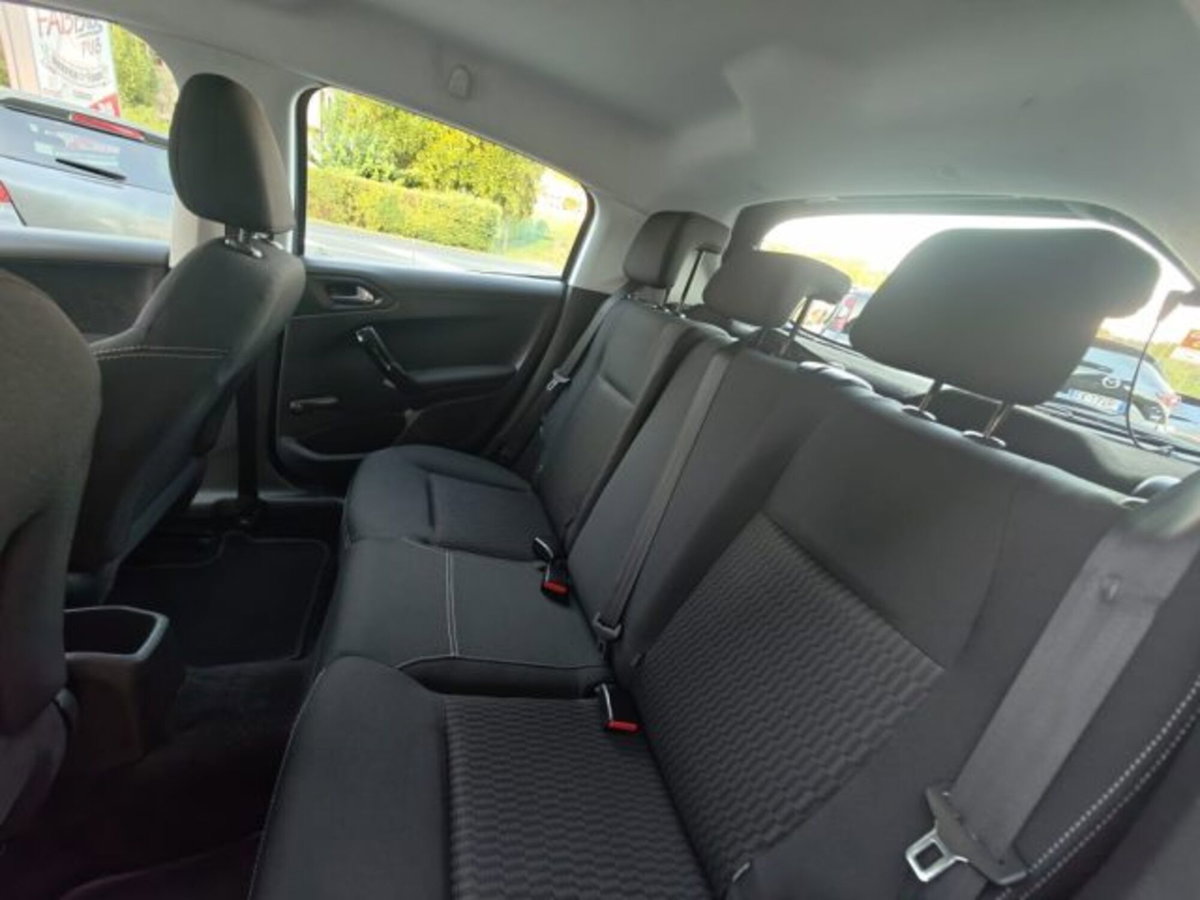 Peugeot 208 82 5 porte Active (12)