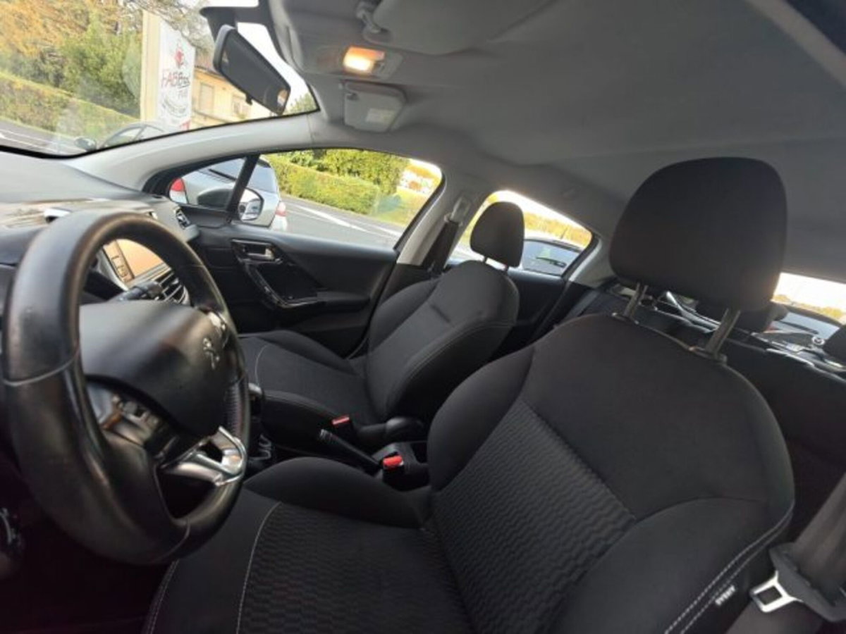 Peugeot 208 82 5 porte Active (13)