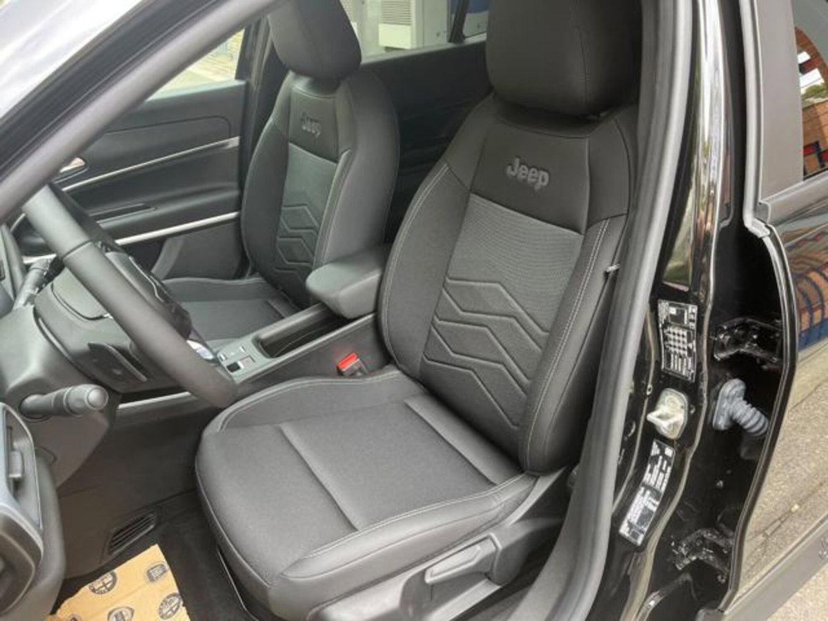 Jeep Avenger 1.2 turbo e-hybrid mhev Summit fwd 110cv edct6 (13)