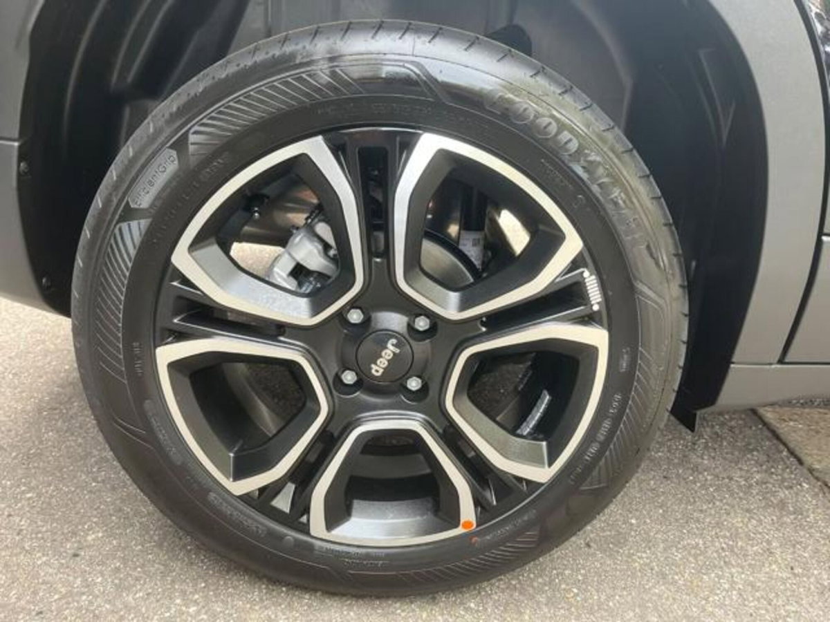 Jeep Avenger 1.2 turbo e-hybrid mhev Summit fwd 110cv edct6 (9)