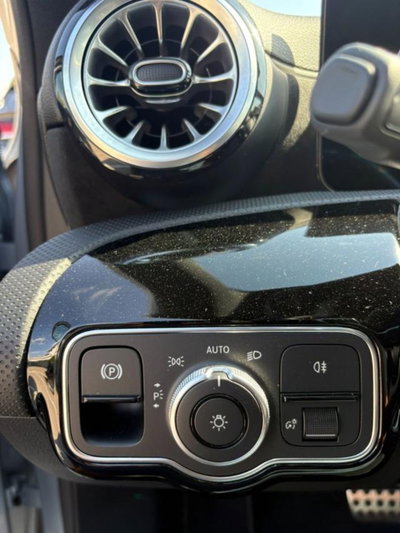 Mercedes-Benz Classe A Sedan 180 d AMG Line Premium Plus auto (14)