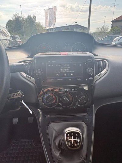 Lancia Ypsilon 1.0 FireFly 5 porte S&S Hybrid Ecochic Gold (12)