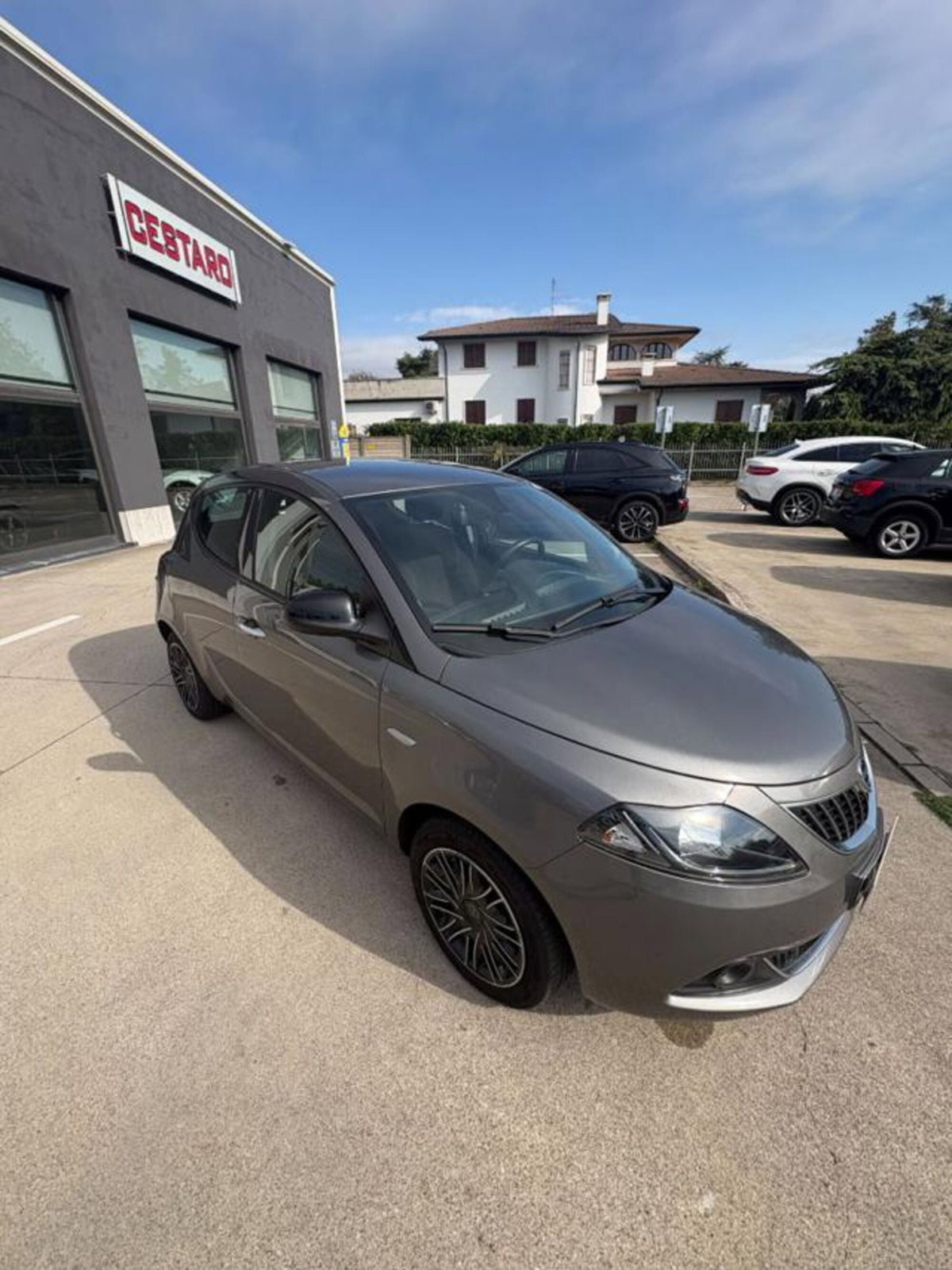 Lancia Ypsilon 1.0 FireFly 5 porte S&S Hybrid Ecochic Gold (3)