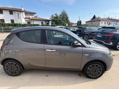 Lancia Ypsilon 1.0 FireFly 5 porte S&S Hybrid Ecochic Gold (4)