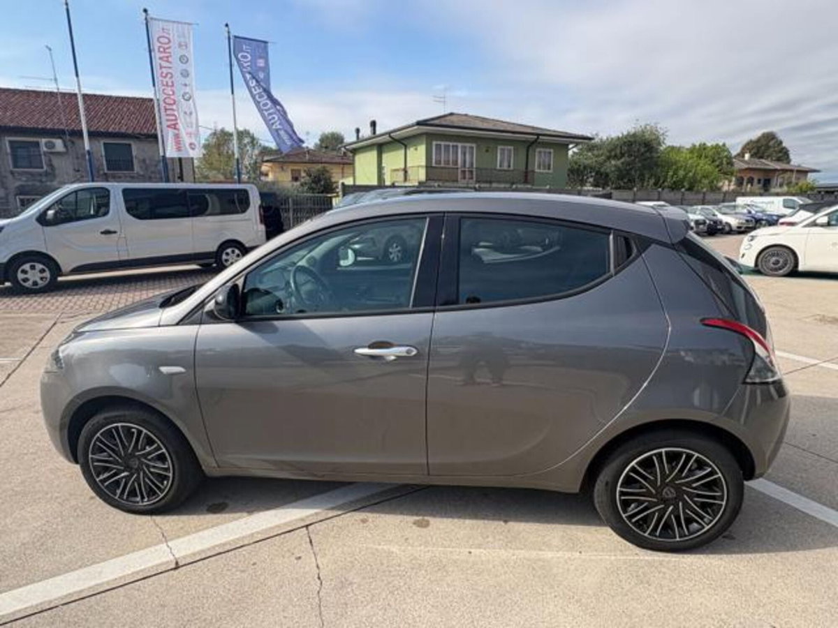 Lancia Ypsilon 1.0 FireFly 5 porte S&S Hybrid Ecochic Gold (7)