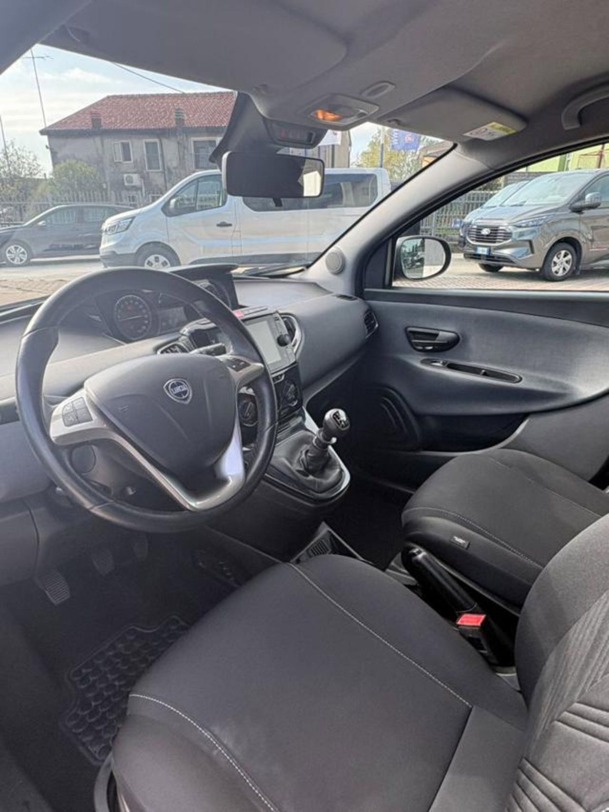 Lancia Ypsilon 1.0 FireFly 5 porte S&S Hybrid Ecochic Gold (8)