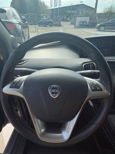 Lancia Ypsilon 1.0 FireFly 5 porte S&S Hybrid Ecochic Gold (9)