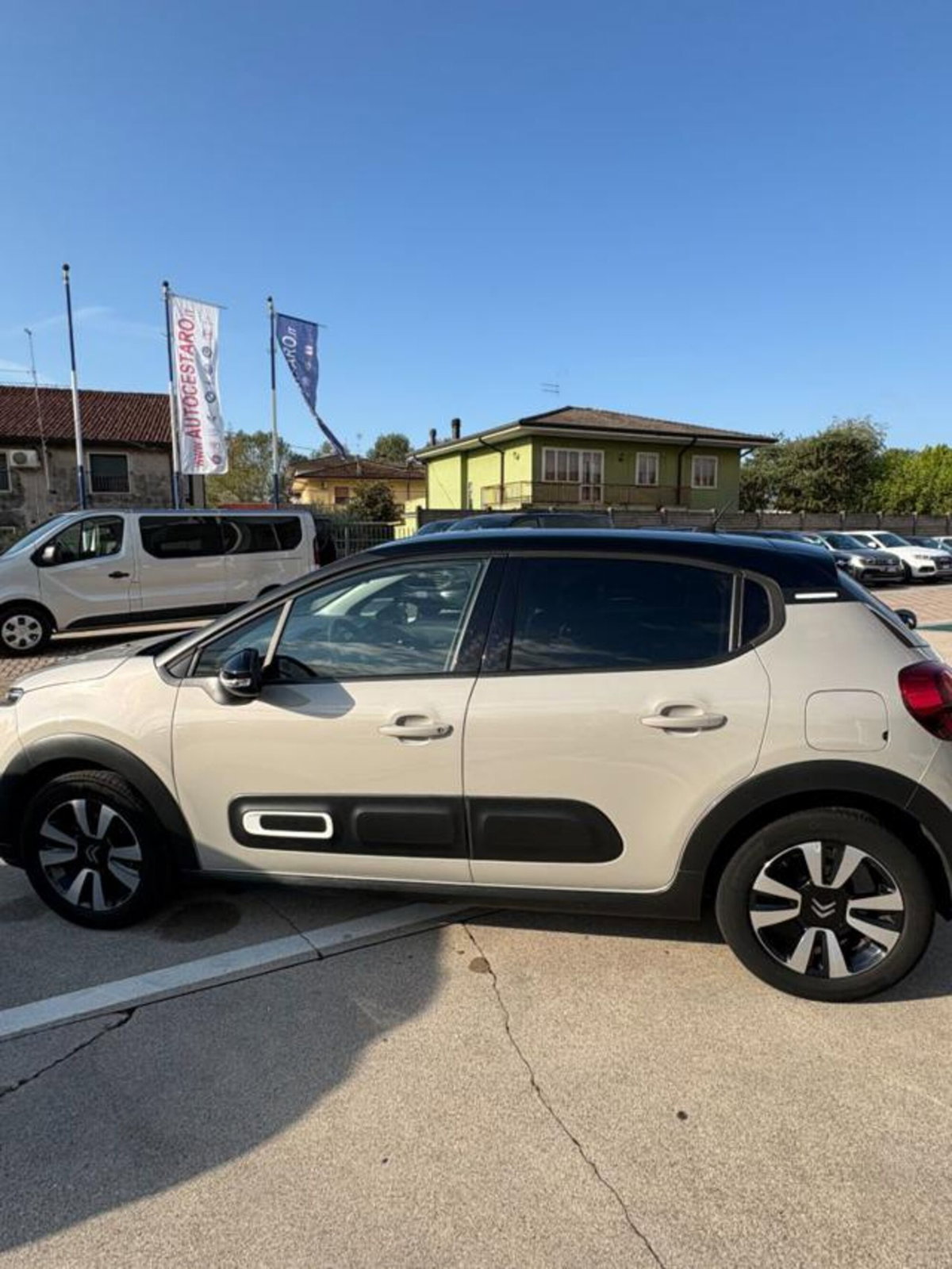 Citroen C3 PureTech 110 S&S EAT6 Shine (3)