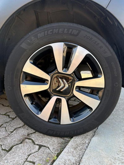 Citroen C3 PureTech 110 S&S EAT6 Shine (8)