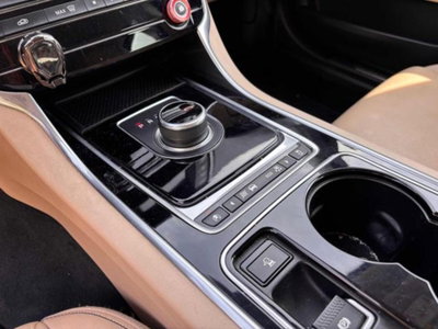 Jaguar XE 2.0 D Turbo 180 CV AWD aut. Portfolio (12)