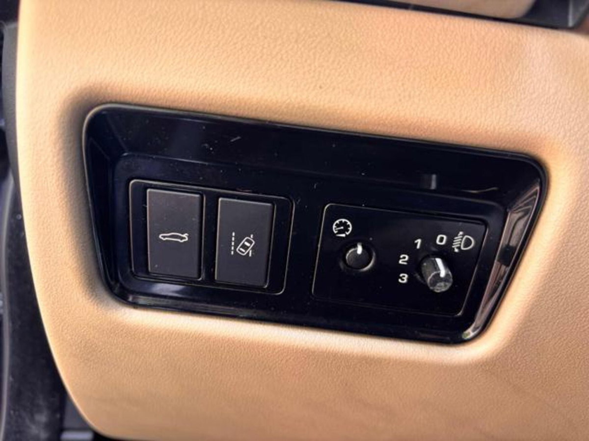 Jaguar XE 2.0 D Turbo 180 CV AWD aut. Portfolio (13)