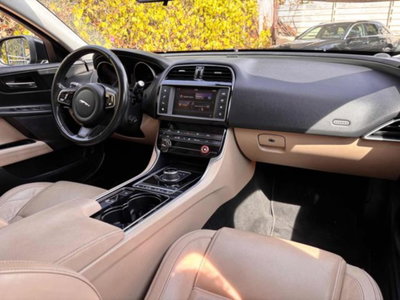 Jaguar XE 2.0 D Turbo 180 CV AWD aut. Portfolio (9)