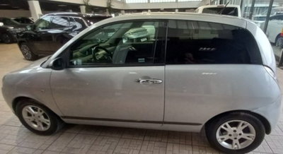 Lancia Ypsilon 1.3 MJT 90 CV DPF Sport MomoDesign (2)