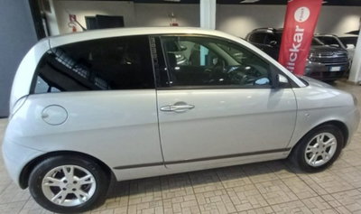 Lancia Ypsilon 1.3 MJT 90 CV DPF Sport MomoDesign (4)