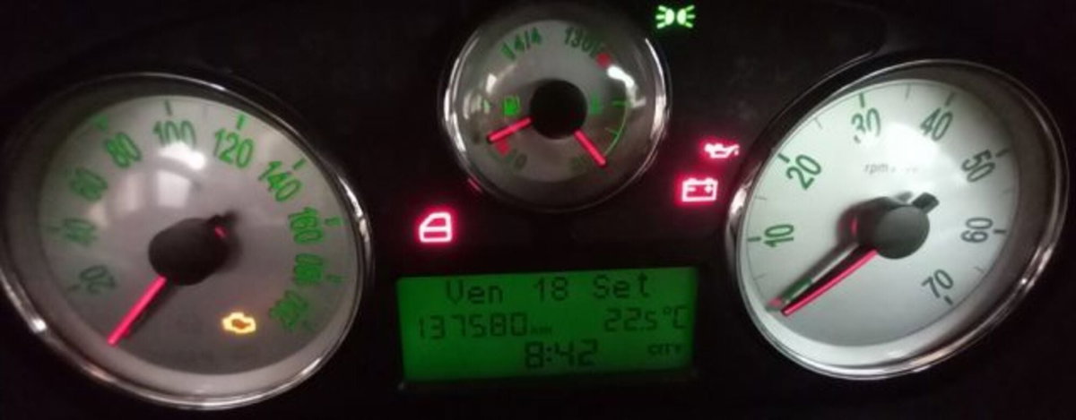 Lancia Ypsilon 1.3 MJT 90 CV DPF Sport MomoDesign (9)