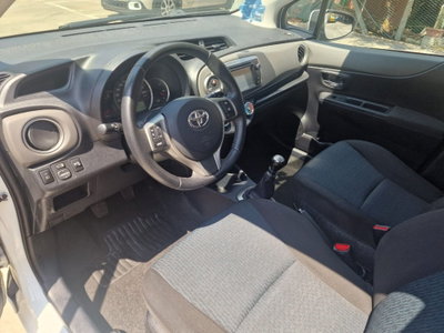 Toyota Yaris 1.3 5 porte Active (10)