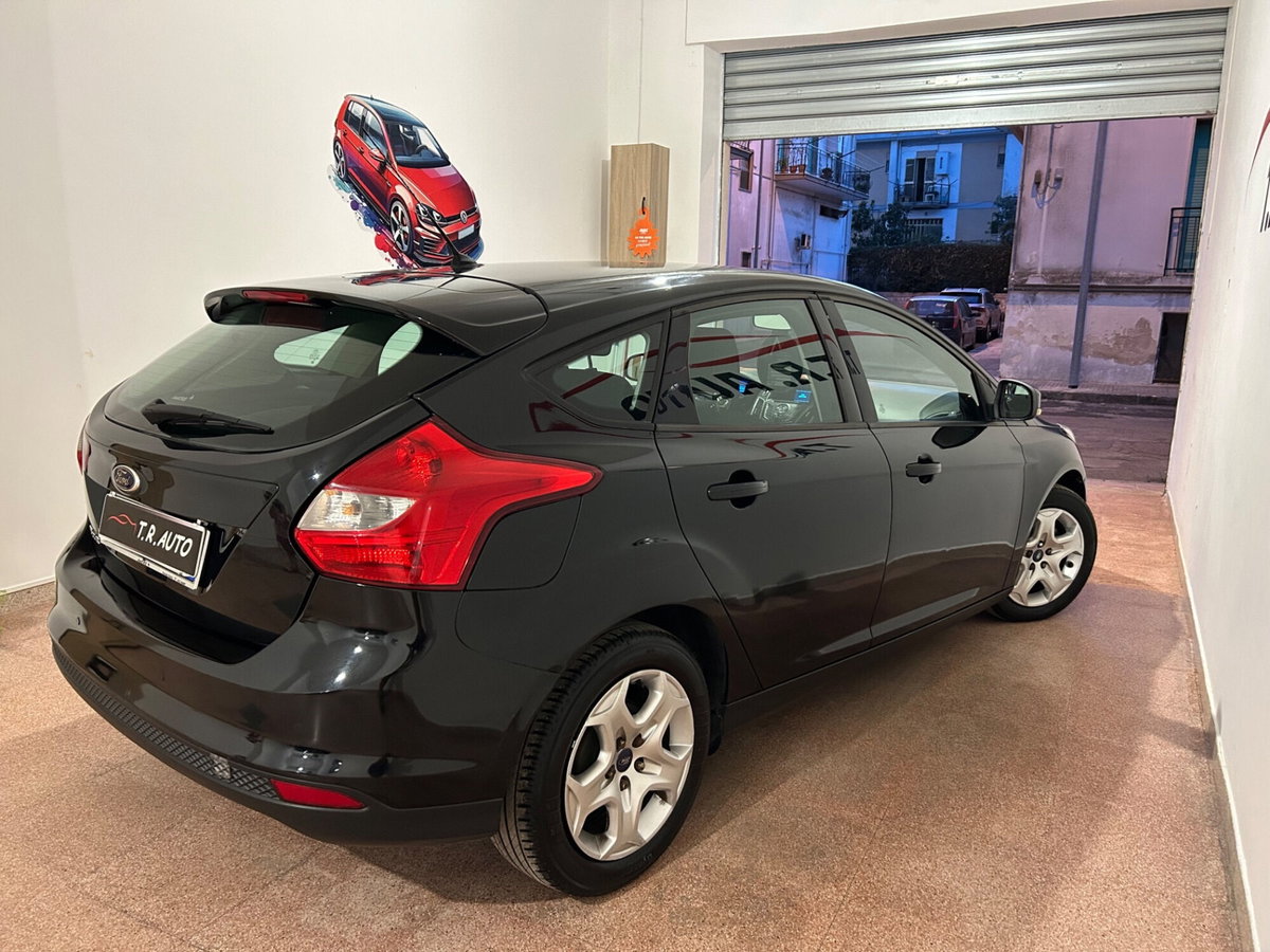 Ford Focus 1.6 TDCi 115 CV (2)