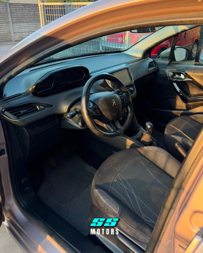 Peugeot 208 VTi 82 CV 5 porte Allure (14)