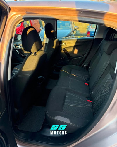 Peugeot 208 VTi 82 CV 5 porte Allure (8)