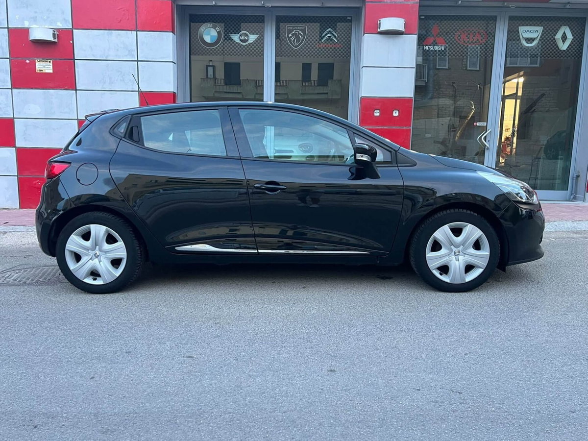 Renault Clio 1.2 75CV 5 porte Live (3)
