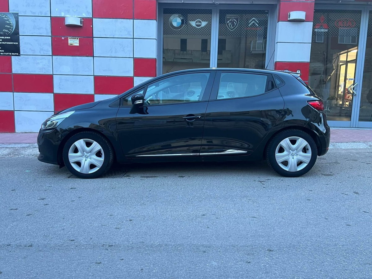 Renault Clio 1.2 75CV 5 porte Live (7)