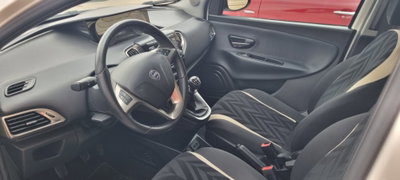 Lancia Ypsilon 1.2 69 CV 5 porte Gold (2)