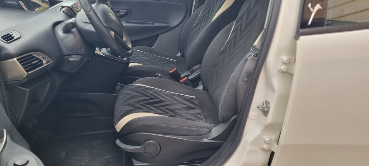 Lancia Ypsilon 1.2 69 CV 5 porte Gold (3)