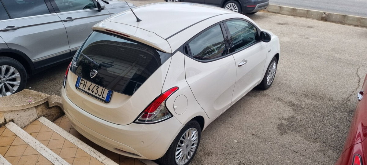 Lancia Ypsilon 1.2 69 CV 5 porte Gold (6)