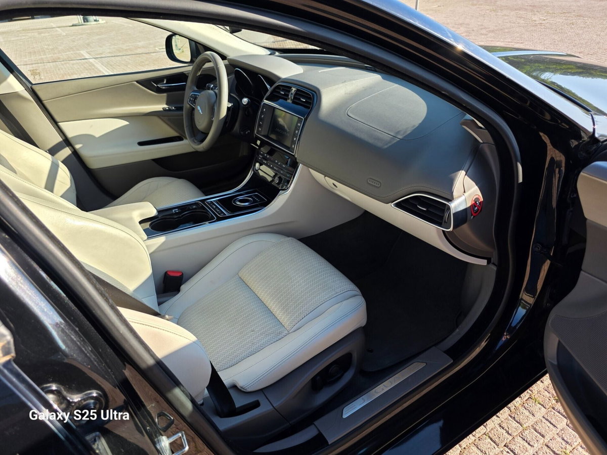 Jaguar XE 2.0 D 180 CV aut. R-Sport (17)